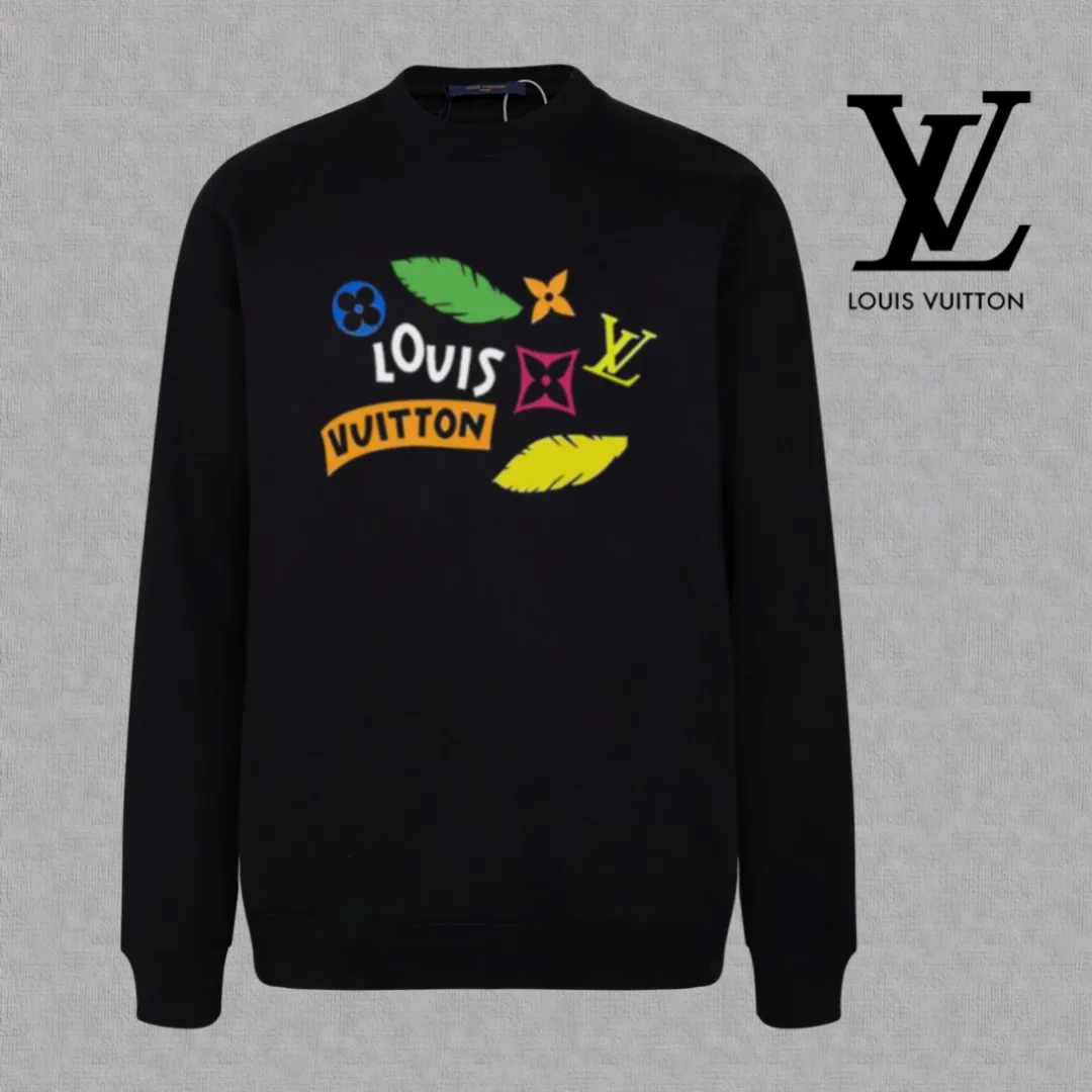 🅿️250 hot style on the shelves🔥❗ 💫〖Louis Vuitton LV〗 Fashionable round neck sweatshirt, casually matched with various styles, it is perfectly handsome😎The whole dress is made of double waistcoats, which makes the whole dress more three-dimensional. Not ordinary factories can do such fine work. The 2025 spring style counters are on sale, exquisite round neck terry sweatshirt, high-end double-strand pure cotton Customized drawstring ribs are dyed in the same vat and are complete with three standards. The chest craftsmanship adopts a simple and elegant pattern on the chest, which is easy to control for any age group! Fit and comfortable! Customized thickened 440g terry sweatshirt fabric, soft and comfortable to the touch, with a three-dimensional shape! 🙌🏻 It’s also very breathable, so it’s a versatile style that can be worn with any outfit! ✔Color: Black White Apricot Size: S M L XL 2XL